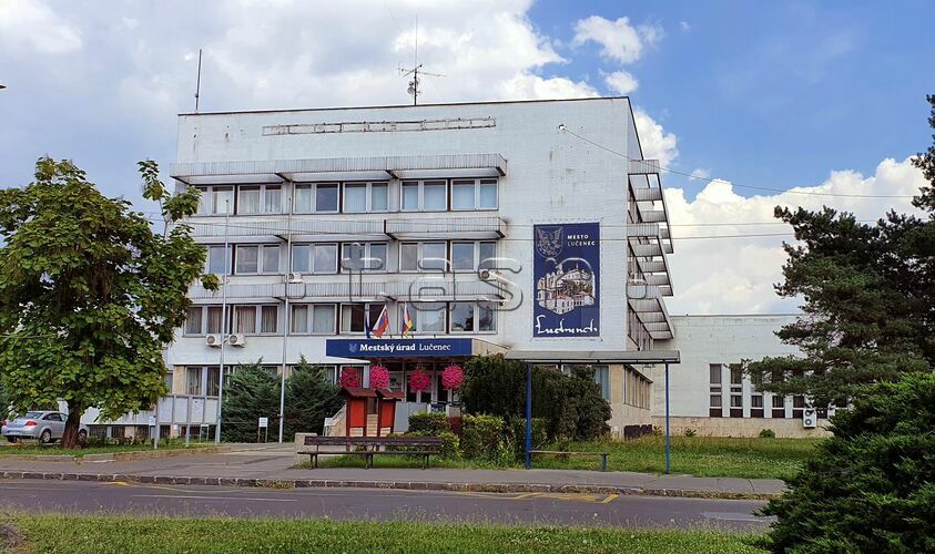 exteriér budova mestský úrad MsÚ Lučenec