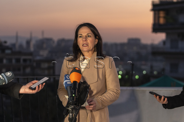 Ministri Nemecka a Francúzska vyzvali Damask na pokojné odovzdanie moci